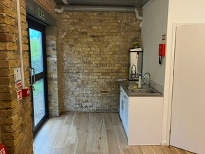 32 Gould Rd, Twickenham for lease Interior Photo- Image 1 of 5