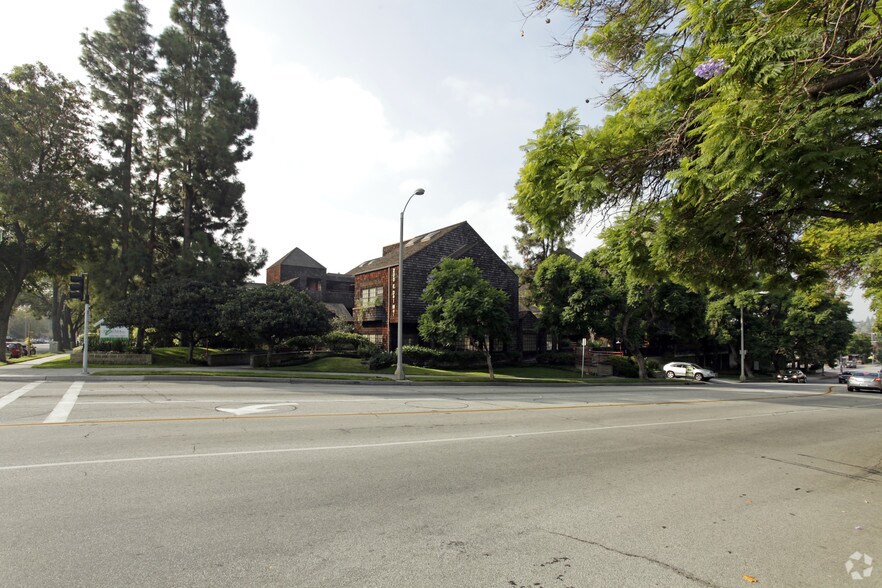 200 E Del Mar Blvd, Pasadena, CA à louer - Photo du bâtiment - Image 1 de 3