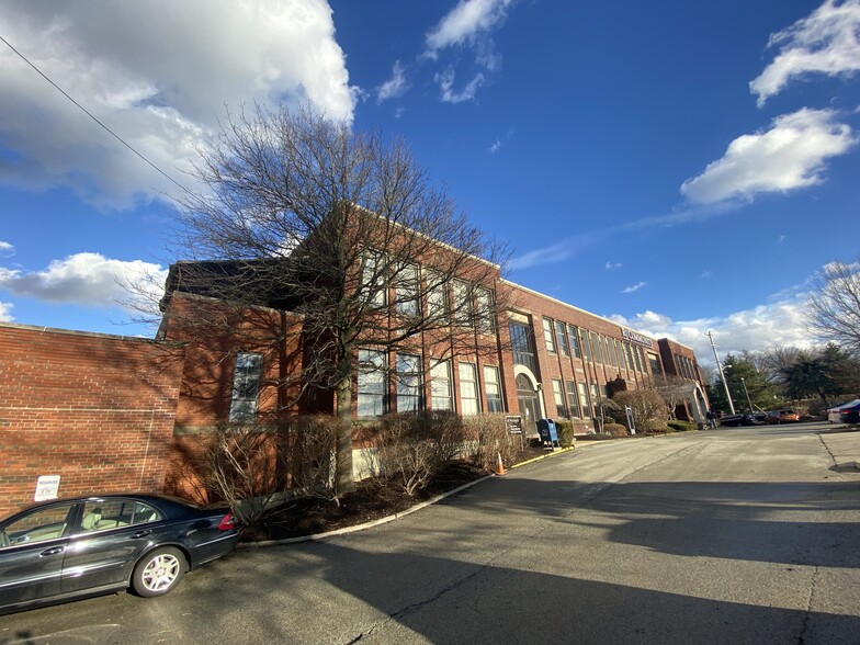 4900 Perry Hwy, Pittsburgh, PA for lease - Building Photo - Image 3 of 17