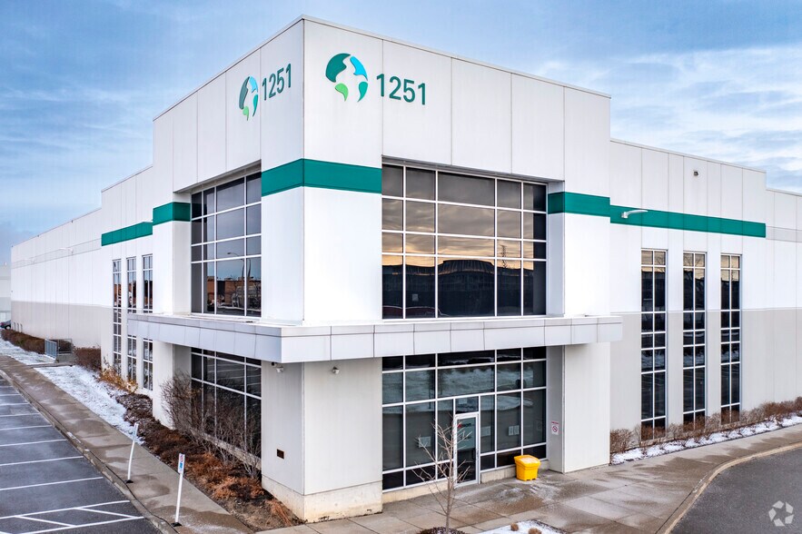 1251 Tapscott Rd, Toronto, ON for sale - Primary Photo - Image 1 of 1