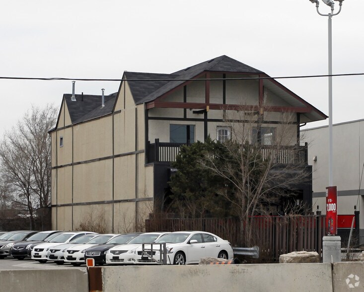 1340 The Queensway, Toronto, ON à louer - Photo du bâtiment - Image 2 de 2