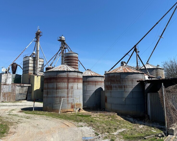 103 E Gallatin St, Adairville, KY à vendre - Photo du bâtiment - Image 2 de 2