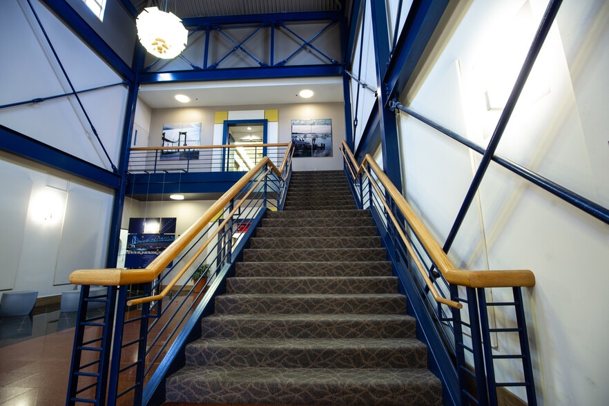 100 Canal Pointe Blvd, Princeton, NJ for lease - Interior Photo - Image 2 of 17