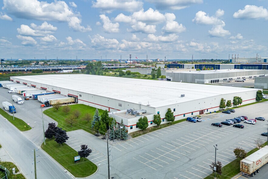 999 Boundary Rd, Oshawa, ON à louer - Photo du bâtiment - Image 2 de 11