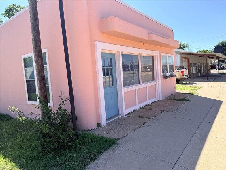 1307 Conrad Hilton Blvd, Cisco, TX for sale - Building Photo - Image 2 of 4
