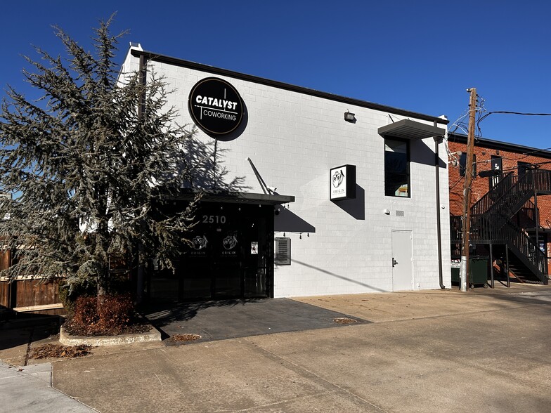 2510 E 15th St, Tulsa, OK à louer - Photo du bâtiment - Image 3 de 26
