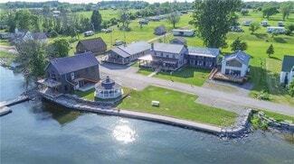 Plus de détails pour 18835 S Shore Rd, Three Mile Bay, NY - Commerce de détail à vendre