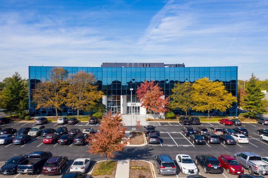 650 E Algonquin Rd, Schaumburg, IL à louer - Photo du bâtiment - Image 2 de 40