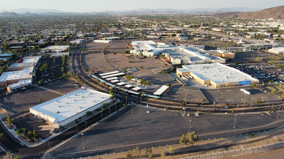 9446 N Metro Pky W, Phoenix, AZ à louer - Photo du bâtiment - Image 3 de 6