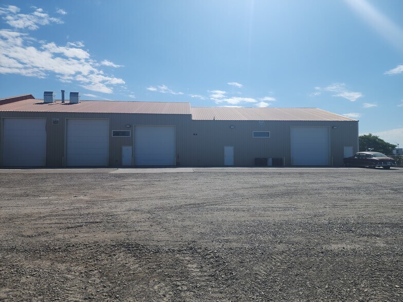 4th Avenue Properties portefeuille de 2 propriétés à vendre sur LoopNet.ca - Photo du bâtiment - Image 3 de 12