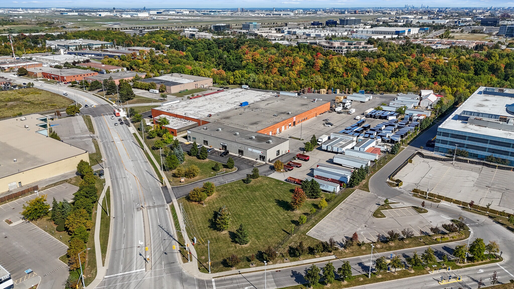 5135 Creekbank Rd, Mississauga, ON à vendre Photo du bâtiment- Image 1 de 1