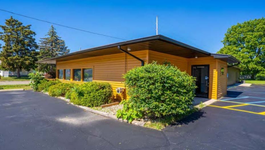 1115 Corunna Ave, Owosso, MI for sale - Building Photo - Image 2 of 2