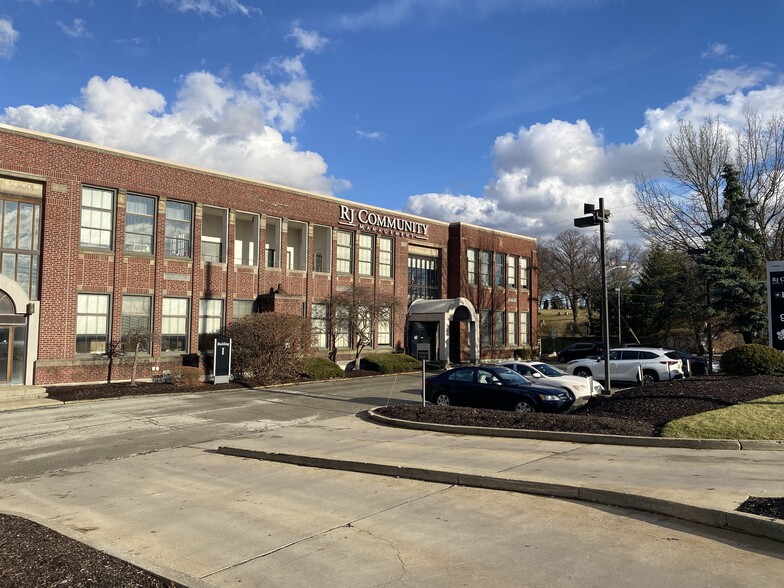 4900 Perry Hwy, Pittsburgh, PA à louer - Photo du bâtiment - Image 1 de 17