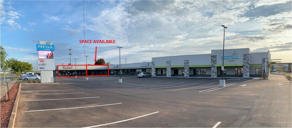 2424 E Clairemont Ave, Eau Claire, WI à louer - Photo du bâtiment - Image 2 de 3