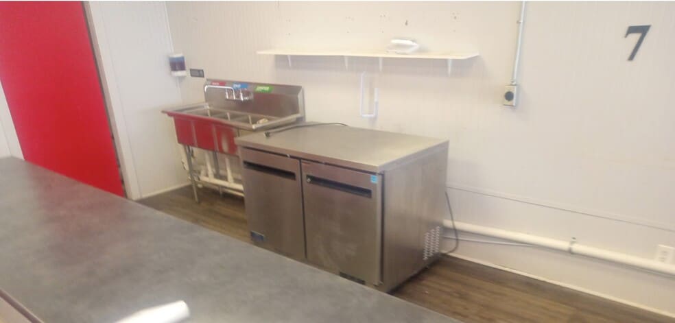 110 Sutton Bridge Rd, Gadsden, AL for lease - Building Photo - Image 3 of 12