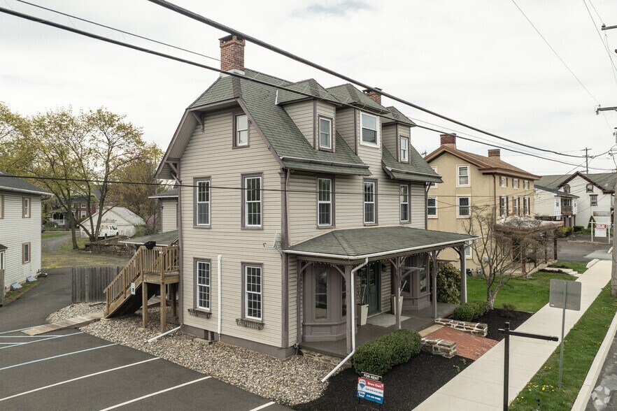 5870 Easton Rd, Plumsteadville, PA à louer - Photo principale - Image 1 de 38