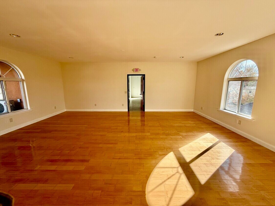 1582 Lincoln Hwy, Edison, NJ for lease Interior Photo- Image 1 of 3