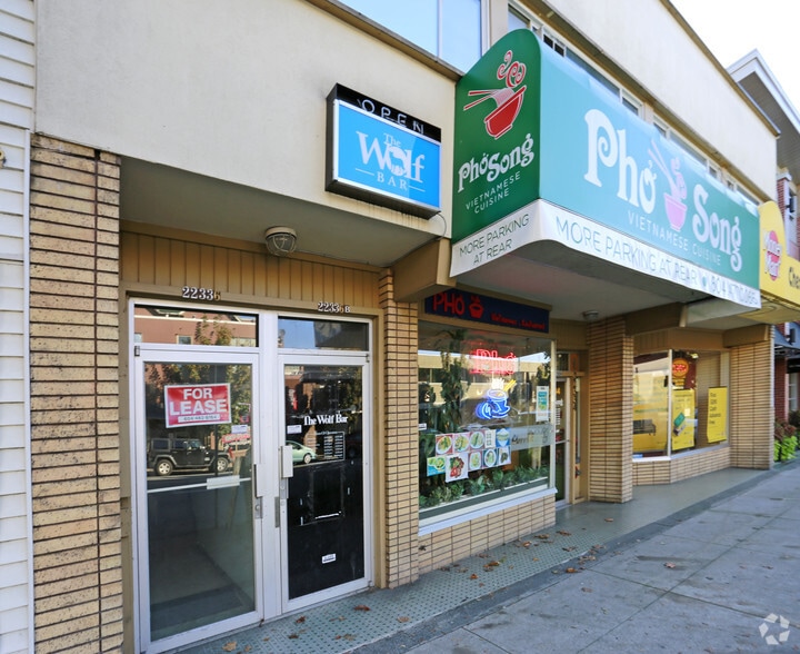 22332-22336 Lougheed Hwy, Maple Ridge, BC à louer - Photo du bâtiment - Image 3 de 4
