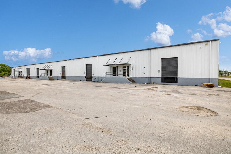 603 Central Florida Pky, Orlando, FL for lease - Building Photo - Image 3 of 6