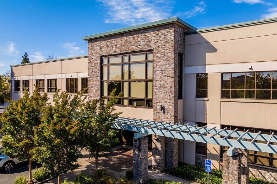 5140 Business Center Dr, Fairfield, CA à louer - Photo du bâtiment - Image 3 de 26