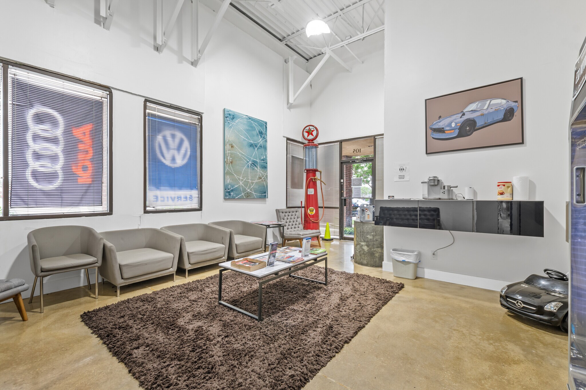 2415 W Northwest Hwy, Dallas, TX à louer Photo intérieure- Image 1 de 19