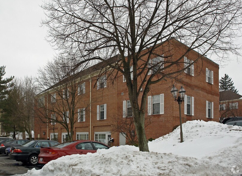 8227 Brecksville Rd, Brecksville, OH à louer - Photo du bâtiment - Image 2 de 5
