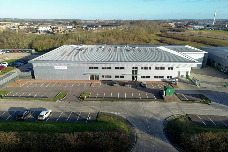 Homefield Rd, Haverhill à louer - Photo principale - Image 1 de 1