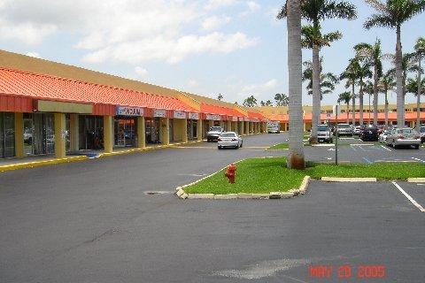 3897-3951 N Haverhill Rd, West Palm Beach, FL à louer - Photo du bâtiment - Image 2 de 8