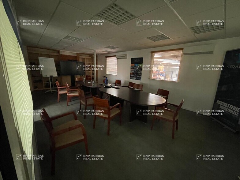 Flex in Genas for lease - Interior Photo - Image 3 of 20
