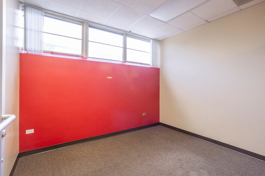 900 Summit Ave, Fort Worth, TX for lease - Building Photo - Image 3 of 24
