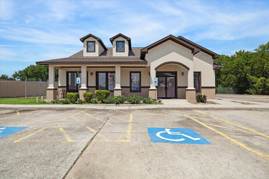 3260 Strawberry Rd, Pasadena, TX à vendre - Photo principale - Image 2 de 14