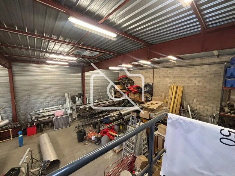 Industriel dans Saint-Pierre-du-Perray à louer - Photo intérieure - Image 2 de 2