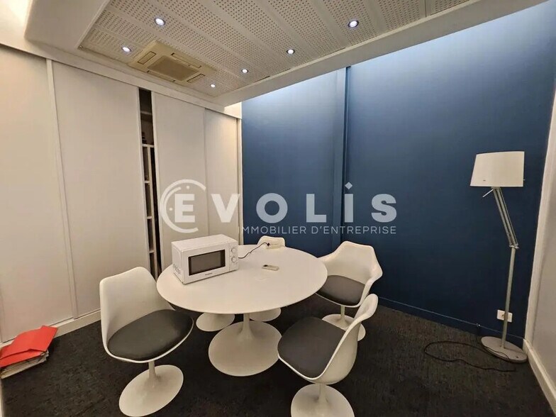 Office in Vanves for lease - Building Photo - Image 3 of 21
