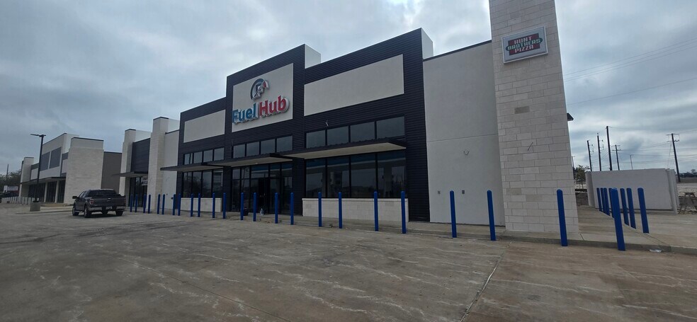 15900 FM 1957 (Potranco Rd.), San Antonio, TX à louer - Photo du bâtiment - Image 2 de 12