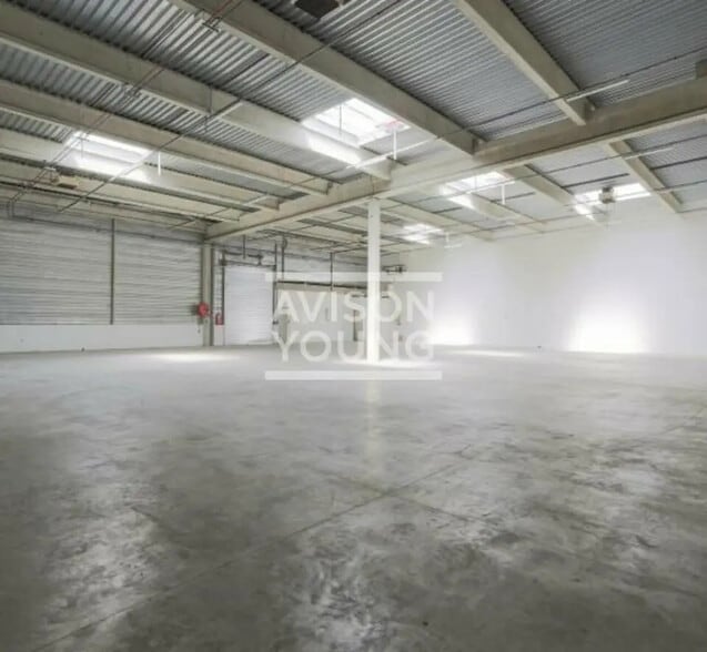 Flex in Le Bourget for lease - Interior Photo - Image 2 of 4
