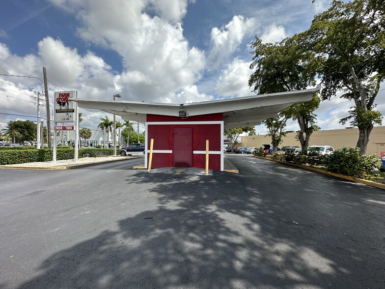 9642 SW 24th St, Miami, FL for lease - Building Photo - Image 2 of 9