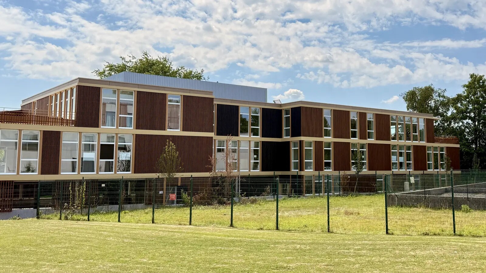 99 Rue Louis Constant, Villeneuve-d'Ascq for lease Primary Photo- Image 1 of 7