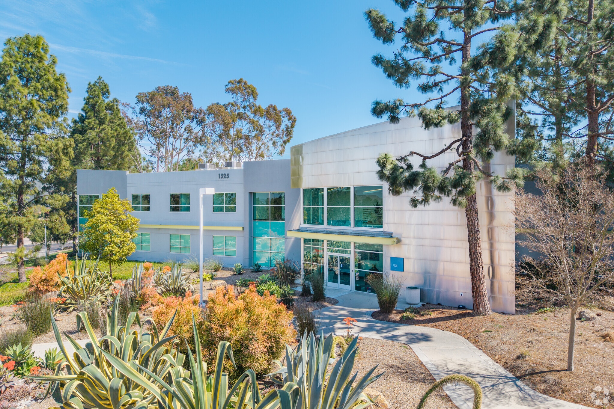 1525-1535 Rancho Conejo portfolio of 2 properties for sale on LoopNet.ca Building Photo- Image 1 of 3