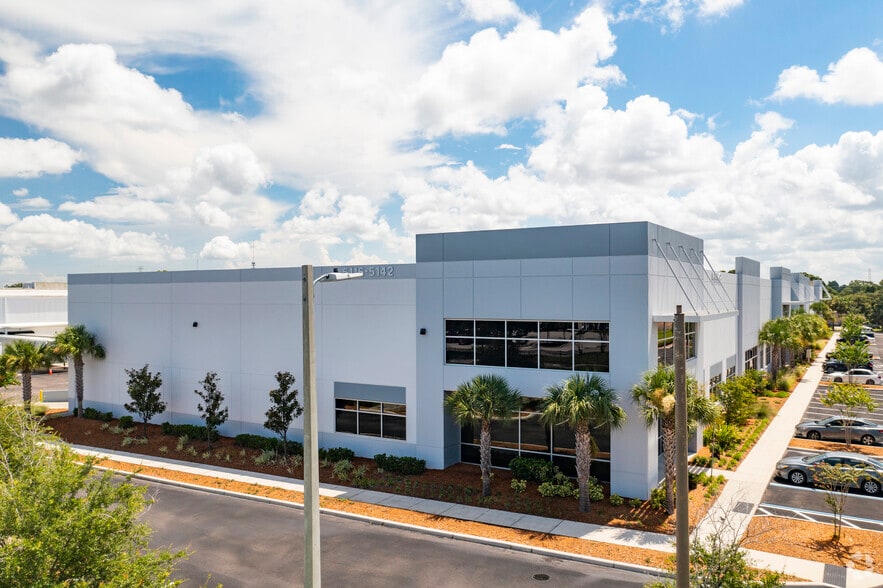 5116-5142 Joanne Kearney Blvd, Tampa, FL for lease - Building Photo - Image 2 of 6