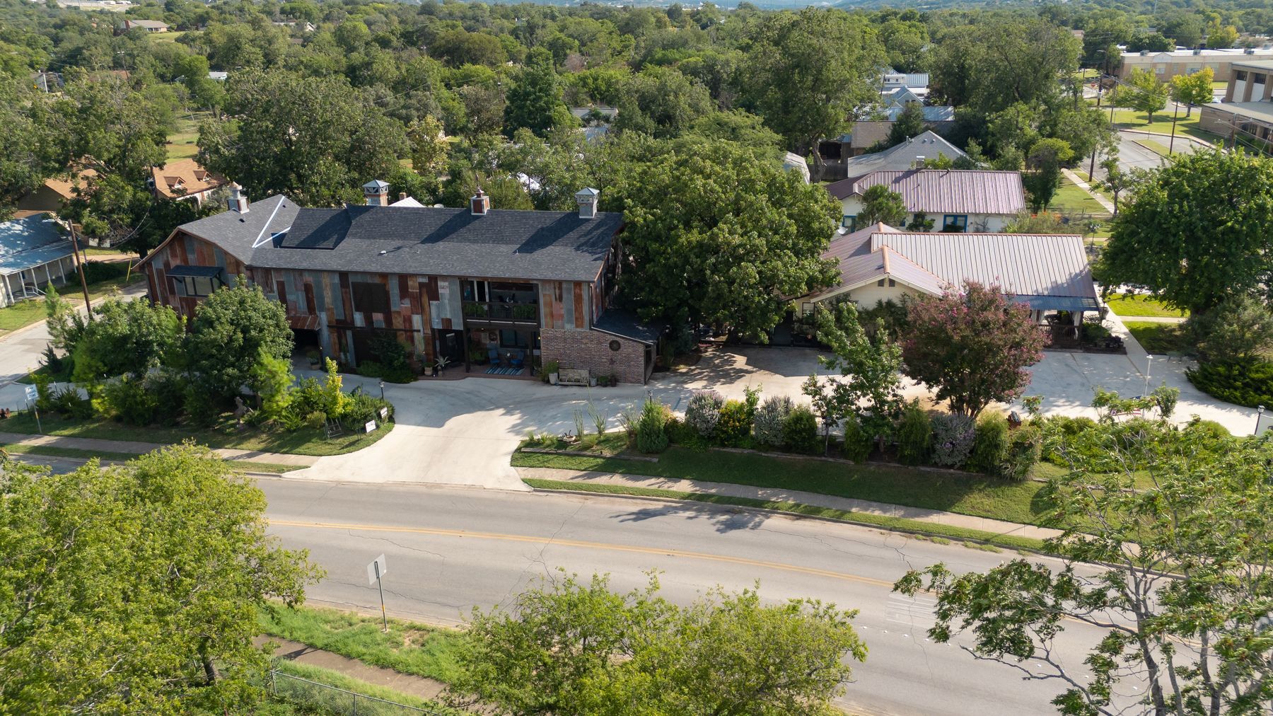 504 Tivy St, Kerrville, TX for sale Primary Photo- Image 1 of 67