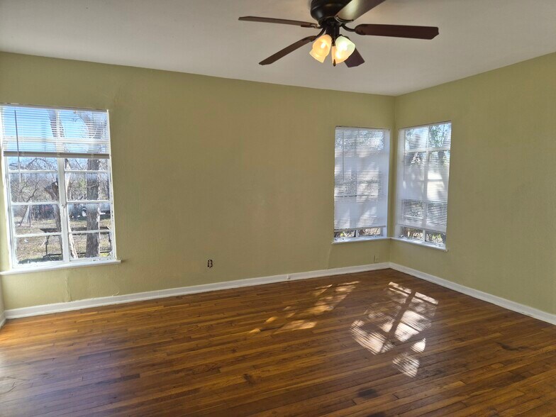 2118 Wilson Blvd, San Antonio, TX à vendre - Photo du bâtiment - Image 2 de 16