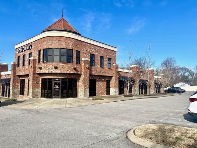 Plus de détails pour 205 W High St, Lebanon, TN - Commerce de détail à louer