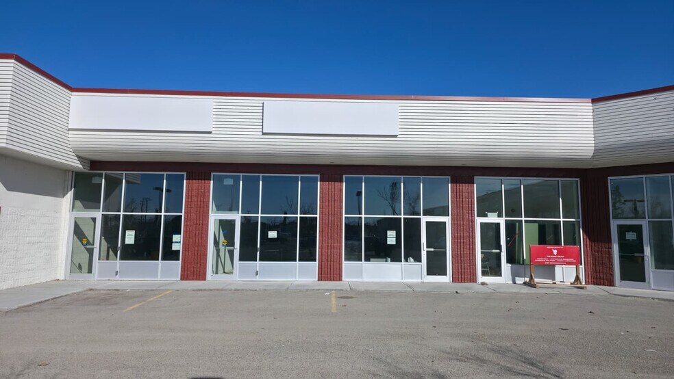 3310 32nd St NE, Calgary, AB à louer - Photo du bâtiment - Image 3 de 6