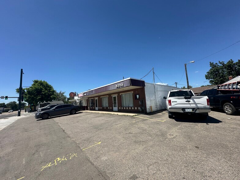 5201-5211 Pecos St portefeuille de 4 propriétés à vendre sur LoopNet.ca - Photo du bâtiment - Image 3 de 13