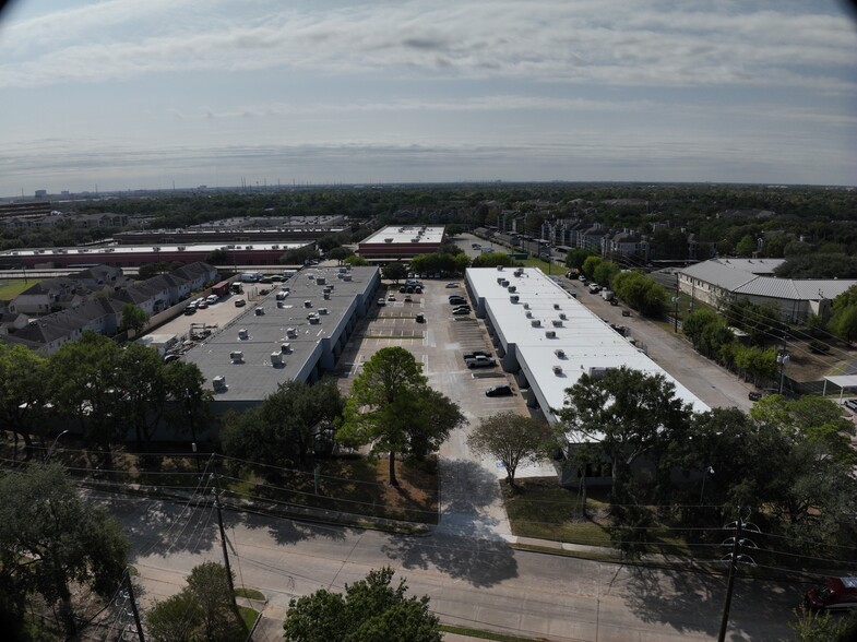 11381 Meadowglen Ln, Houston, TX for lease - Matterport Community - Image 2 of 16