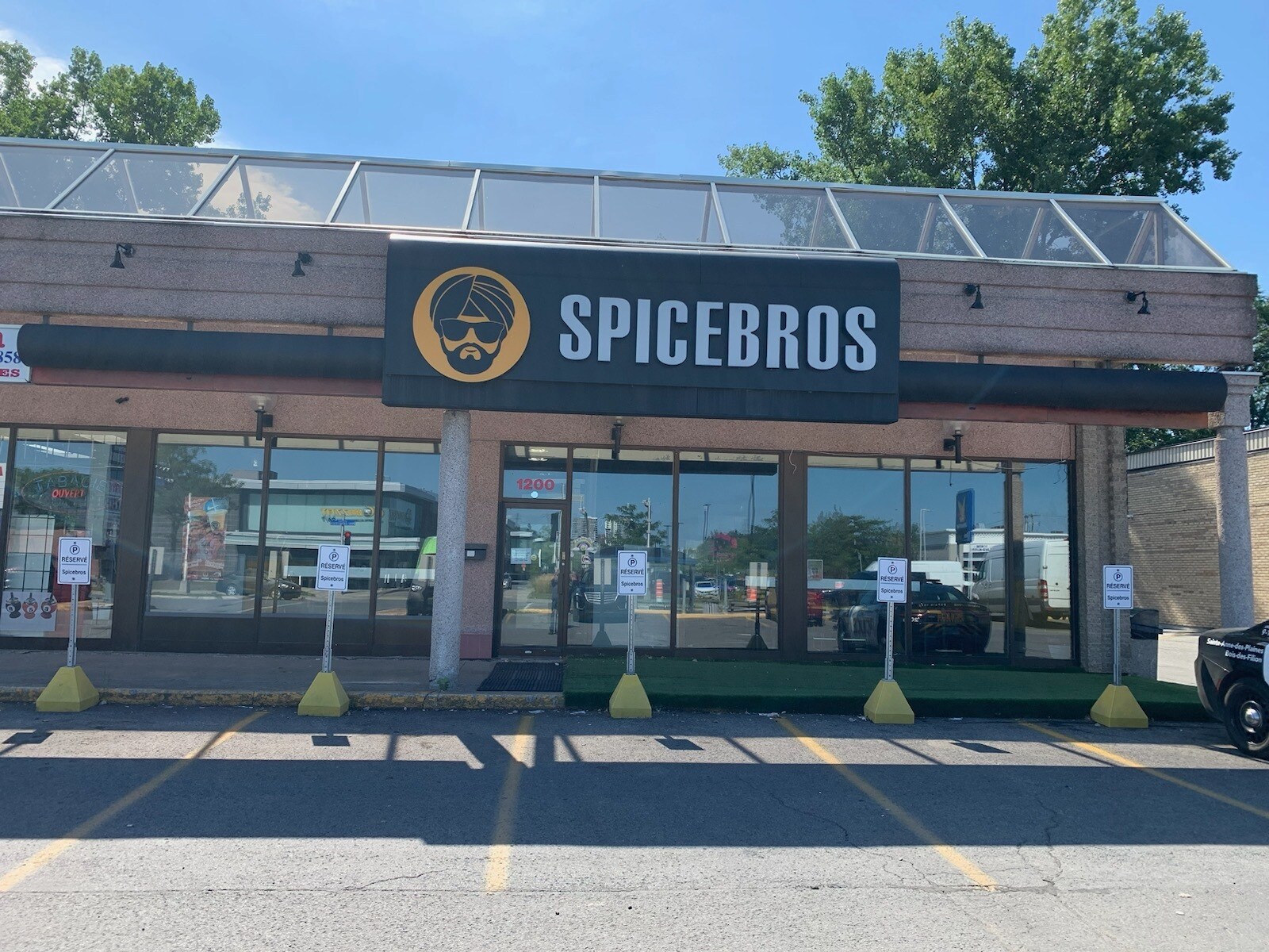 1188-1200 Boul Des Seigneurs, Terrebonne, QC for sale Primary Photo- Image 1 of 1