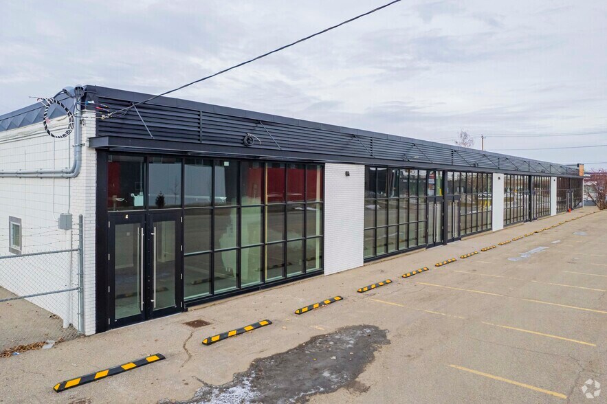 Highfield Commercial Portfolio portefeuille de 3 propriétés à vendre sur LoopNet.ca - Photo principale - Image 1 de 3