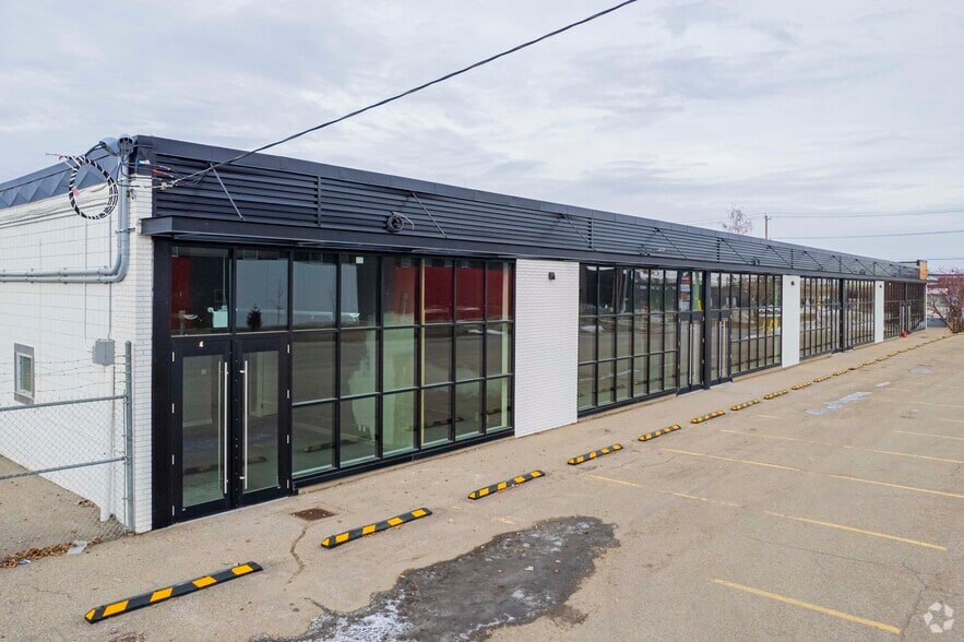 Highfield Commercial Portfolio portfolio of 3 properties for sale on LoopNet.ca - Primary Photo - Image 1 of 3