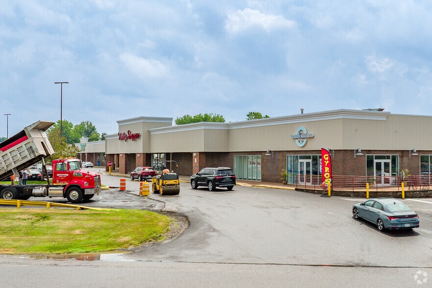 7421 Oswego Rd, Liverpool, NY à louer - Photo du bâtiment - Image 2 de 6