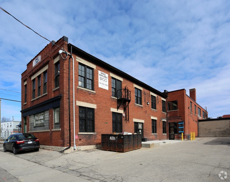 100 Ahrens St W, Kitchener, ON for lease - Building Photo - Image 2 of 2